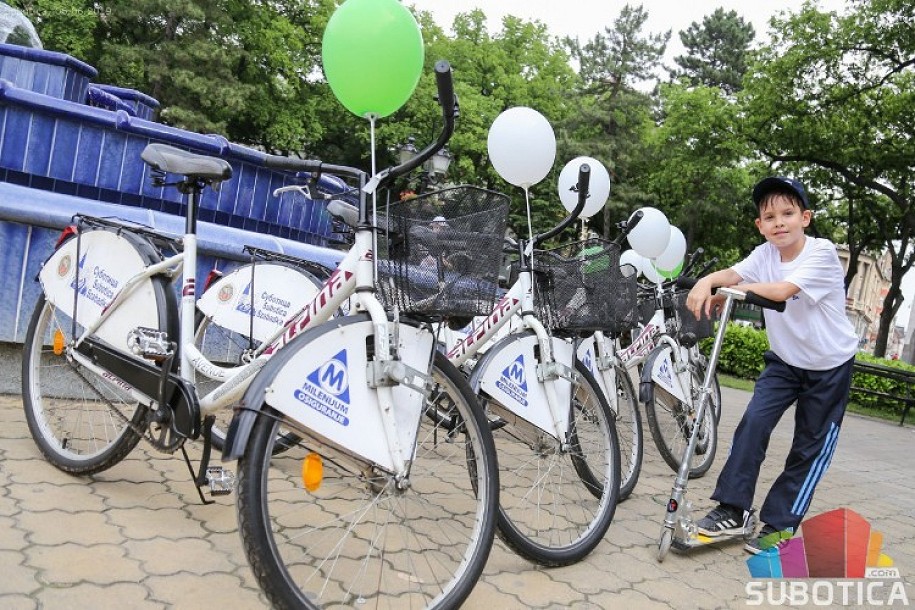 Održana akcija "Automobil parkiraj, okolinu sačuvaj"