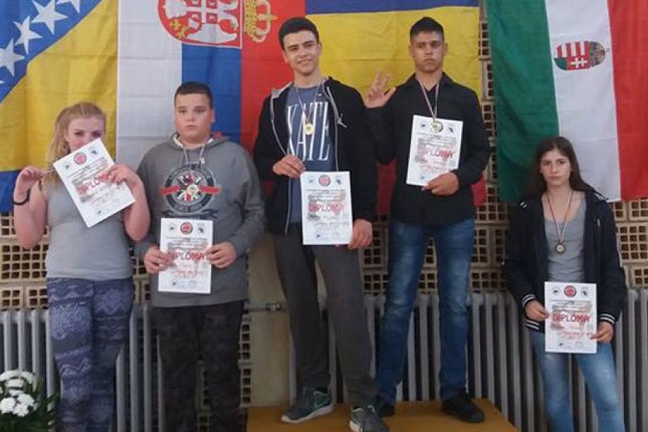 Četiri medalje kikboksera Spartaka na Kupu "Zlatna pesnica" u Odžacima