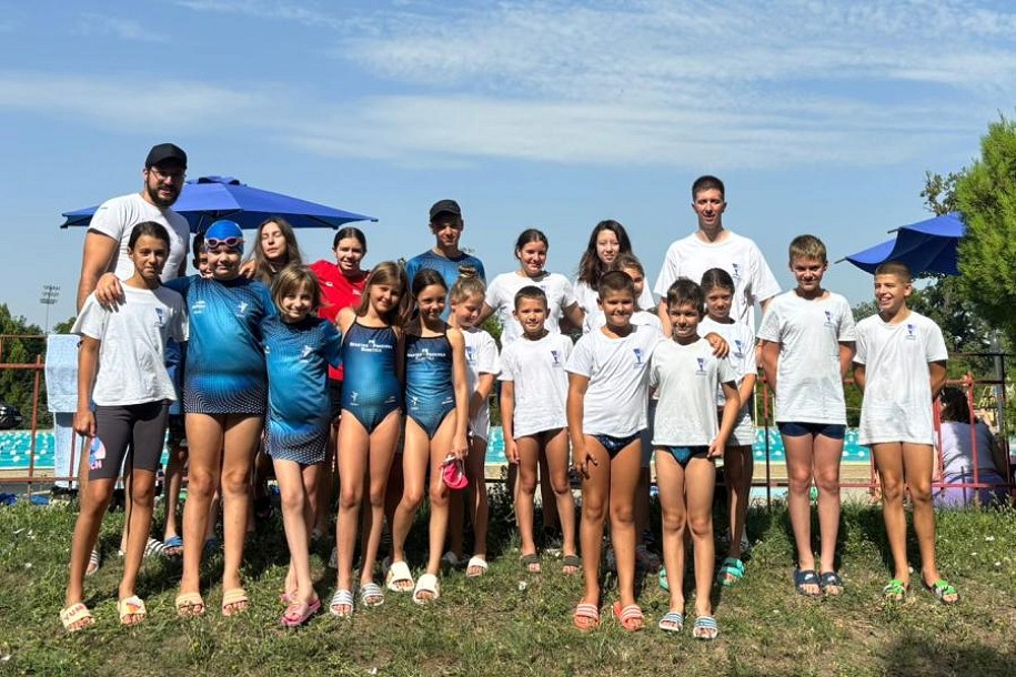Mladi plivači Spartak‑Prozivke briljirali u Senti: 14 medalja na međunarodnom mitingu