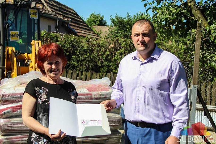 Građevinski materijal za deset porodica