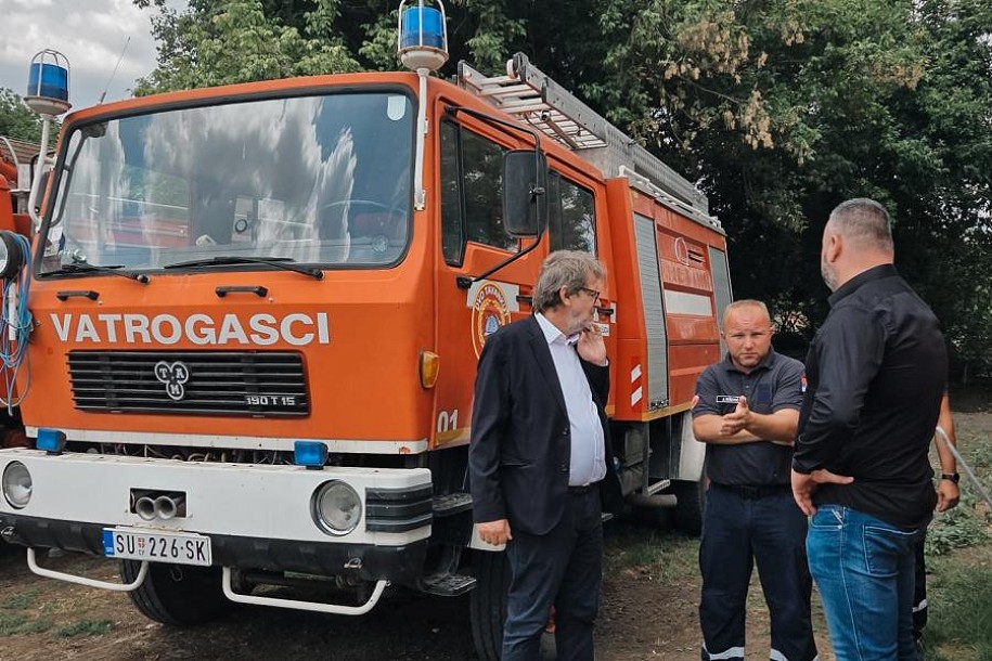Dobrovoljnim vatrogasnim društvima dodeljena oprema