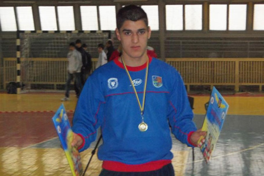 Bokser Denis Memetović osvojio zlato na turniru u Mostaru