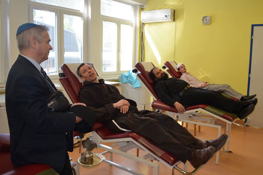 Predstavnici religijskih zajednica zajednički davali krv