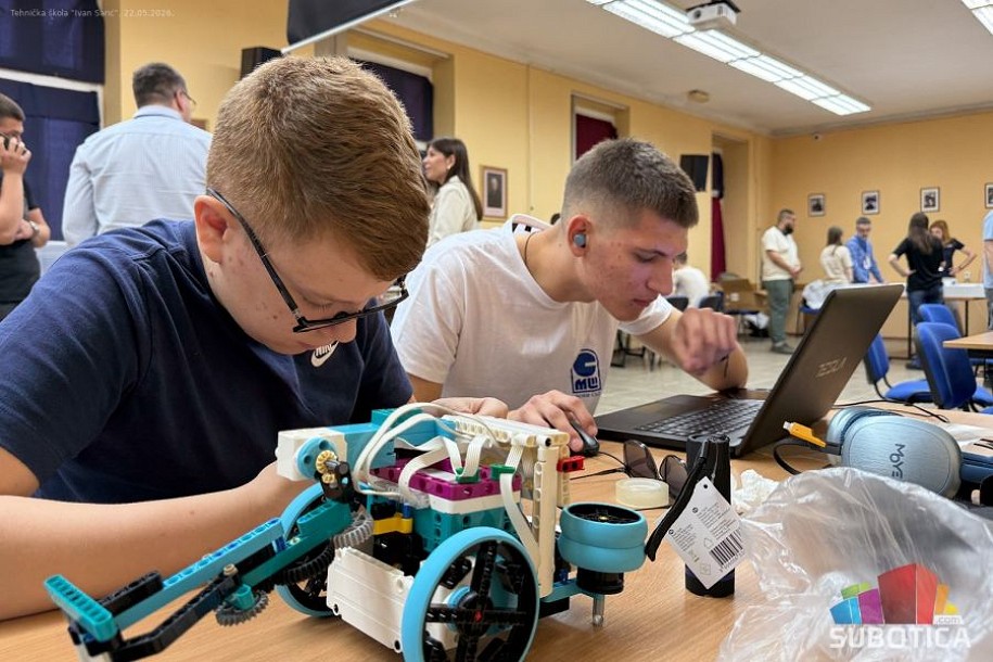 38 takmičara iz 13 srednjih škola učestvovalo na takmičenju iz mehatronike i programiranja robota