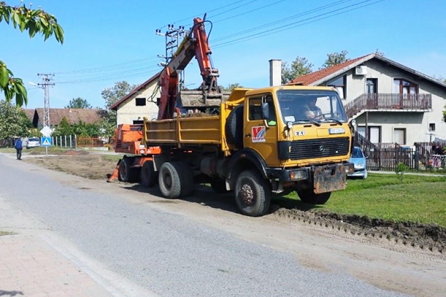 U toku su radovi na čišćenju bankina i upojnih kanala