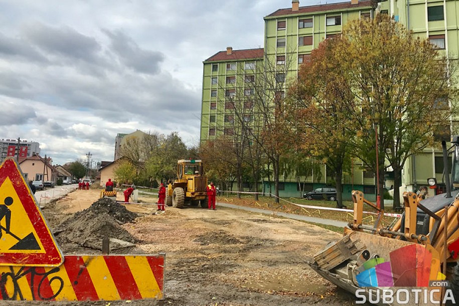 Počelo uređenje parking prostora na Prozivci