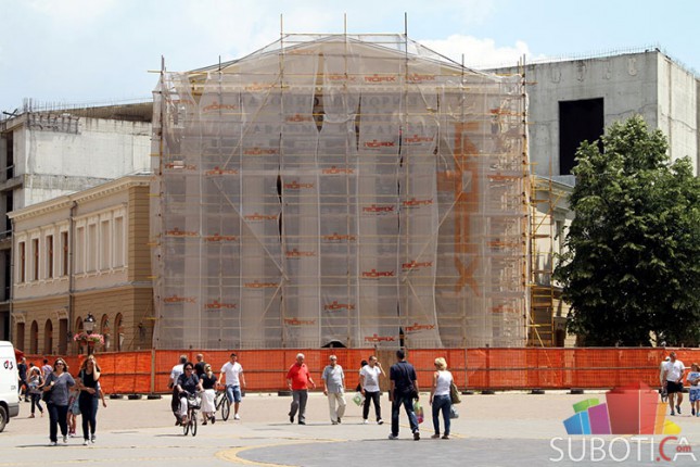 Otkrivanje prednjeg dela Narodnog pozorišta do kraja sedmice