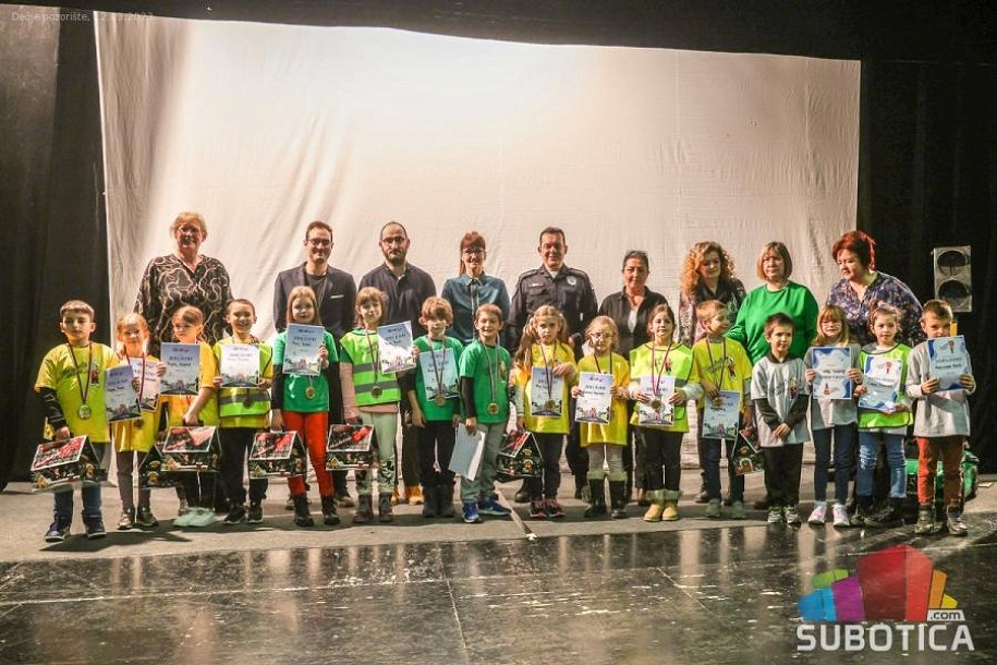 Održano finale "Pažljivkove smotre", najmlađi osnovci se takmičili u poznavanju pravila u saobraćaju