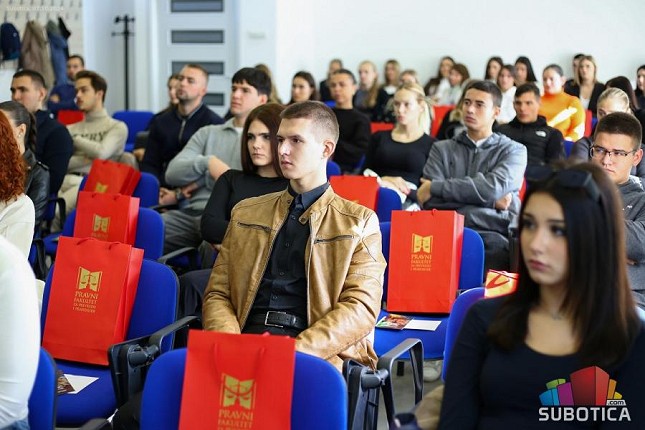 Upriličen prijem brucoša na Pravnom fakultetu za privredu i pravosuđe