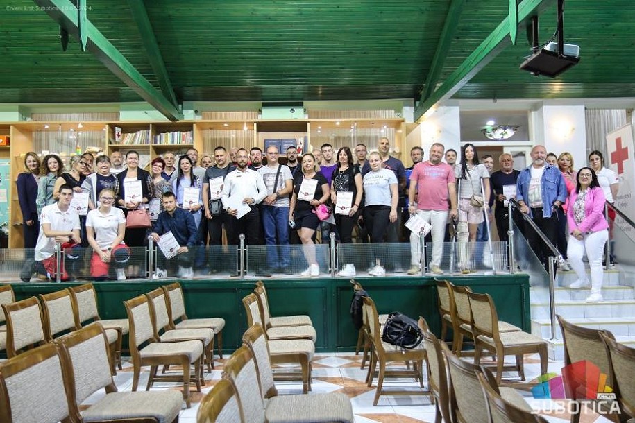 Crveni krst uručio priznanja dobrovoljnim davaocima krvi