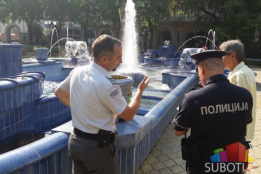 Vandali tokom noći oštetili Plavu fontanu