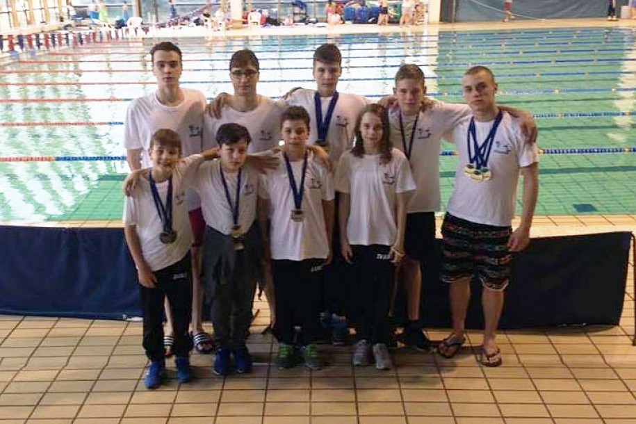 Dvanaest medalja plivača Spartak-Prozivke u Novom Sadu