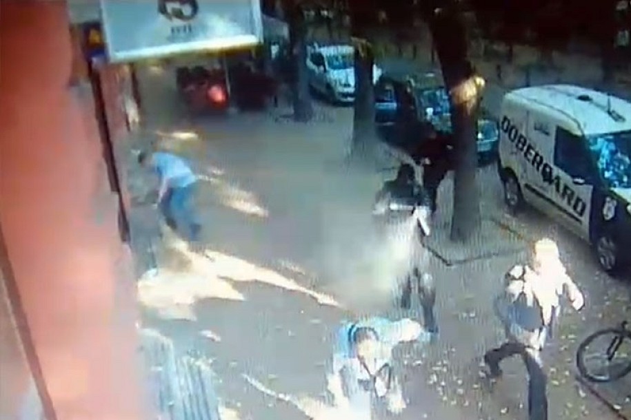 Još uvek traje potraga za pljačkašima "Štedionice", pojavio se snimak sa ulice