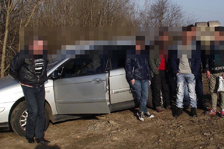 Pet vozila iz Srbije krijumčarilo migrante