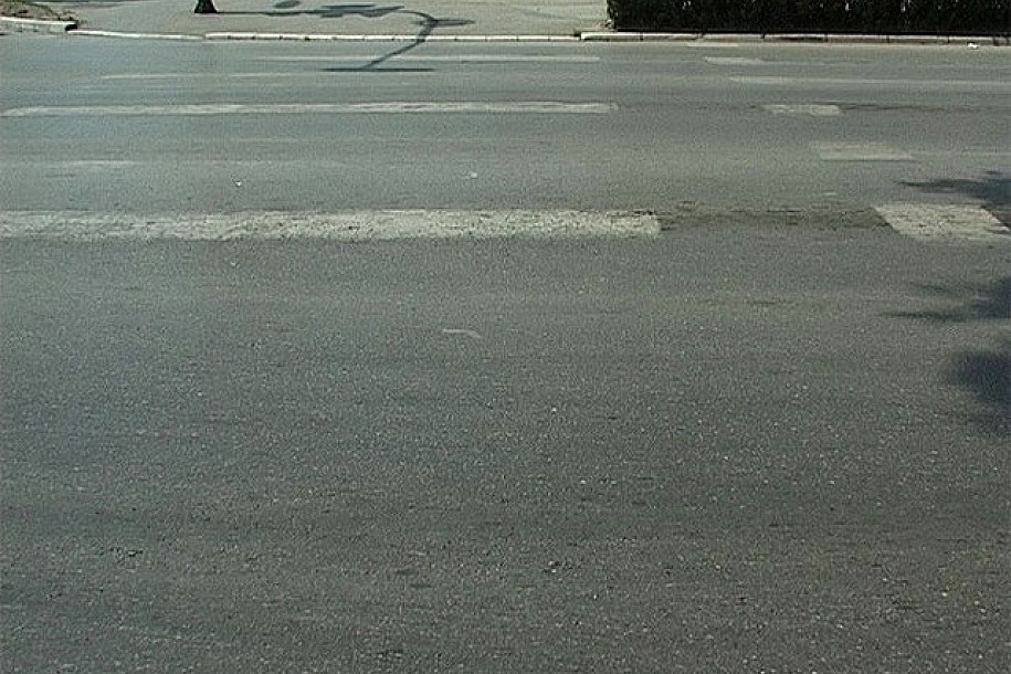 Izbledela horizontala signalizacija