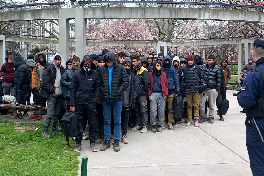 Policija pronašla 180 migranata u šumskom pojasu i na području grada, svi prevezeni u prihvatne centre