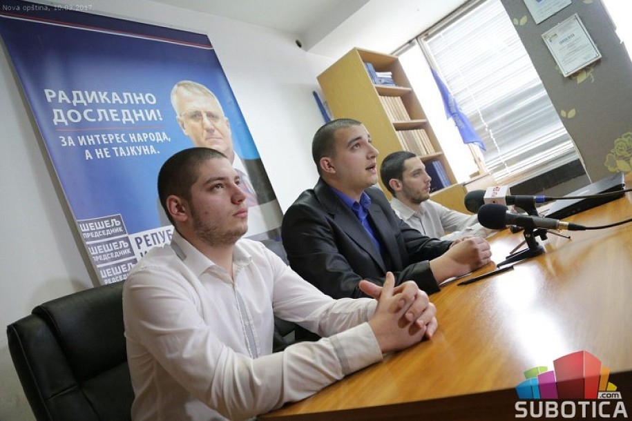 Radikali komentarisali miting SNS-a i najavili dolazak Šešelja