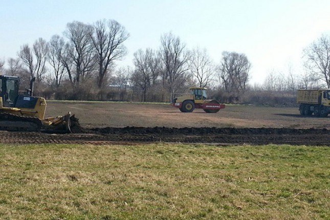 Na Gradskom stadionu počelo uređivanje pomoćnog terena sa veštačkom travom
