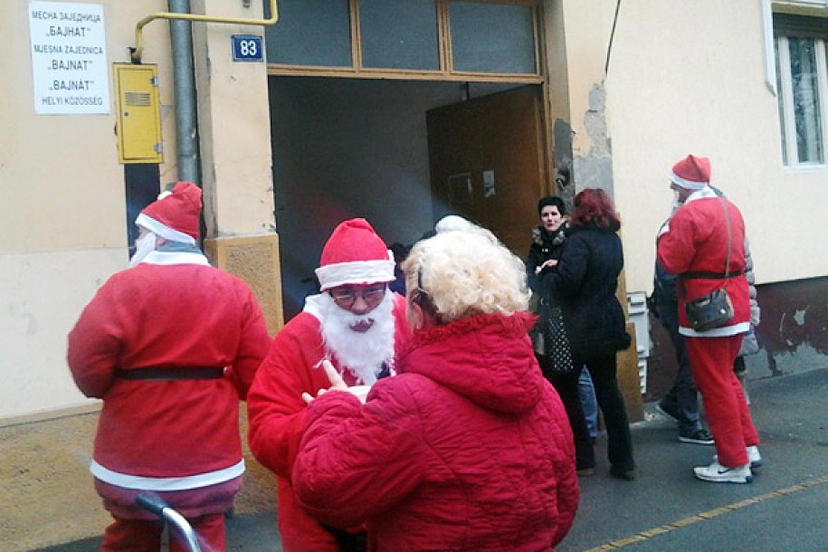 Deda Mrazovi u Bajnatu