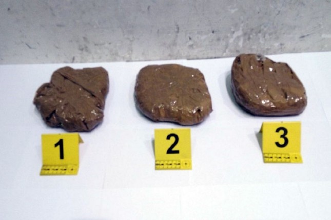 Carinici u kombiju pronašli 1,3 kilograma marihuane