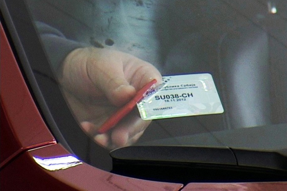 Policija: Može i više od jedne registarske nalepnice