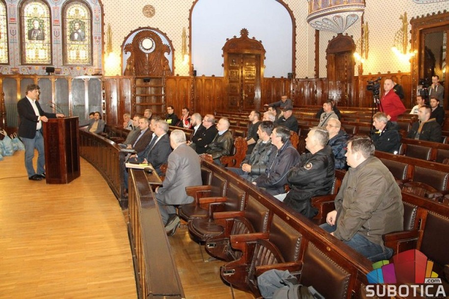Fudbalski savez Vojvodine donirao lopte subotičkim klubovima