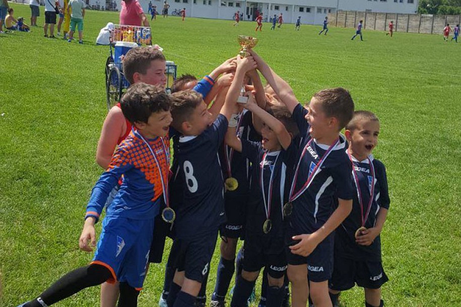 Fudbal: "Petlići" i "pioniri" Spartaka najbolji na "Spektar kupu" u Somboru