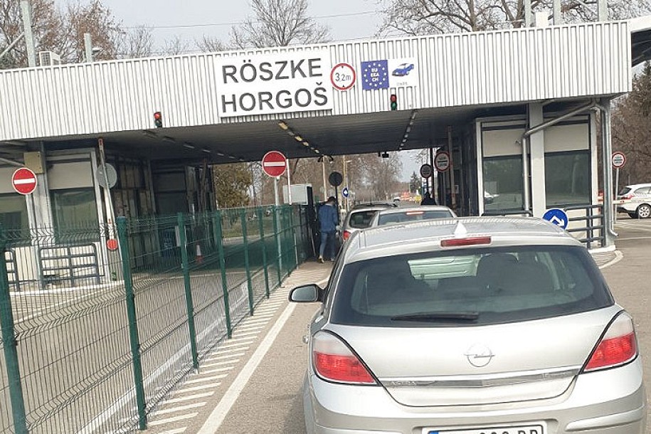 Česi uhapšeni na prelazu "Horgoš 2" sa većom količinom neprijavljenog novca i narkoticima