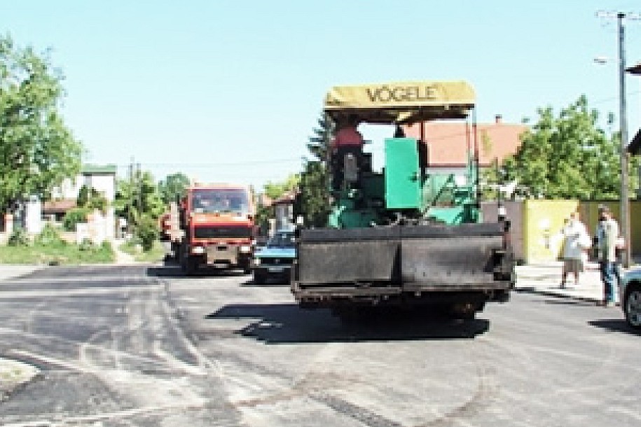 Radovi na asfaltiranju ulica za povezivanje 4 naselja