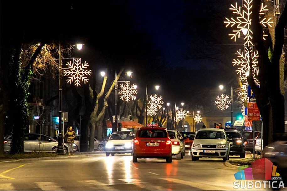 Subotica dobija nove božićno-novogodišnje ukrase