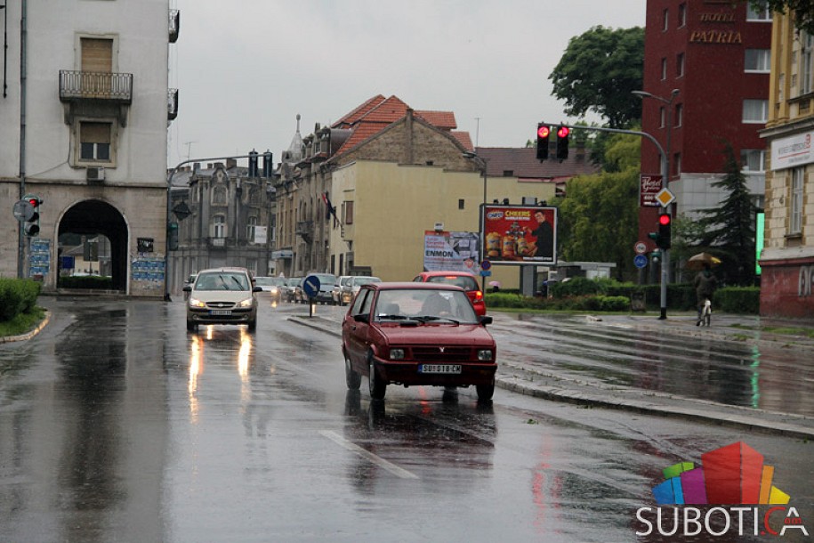 Nadležne službe u pripravnosti, u Subotici zasad nema većih problema zbog padavina