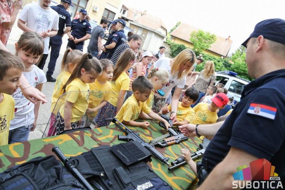 Taktično-tehnički zbor policije u nedelju ispred svečanog ulaza u Gradsku kuću