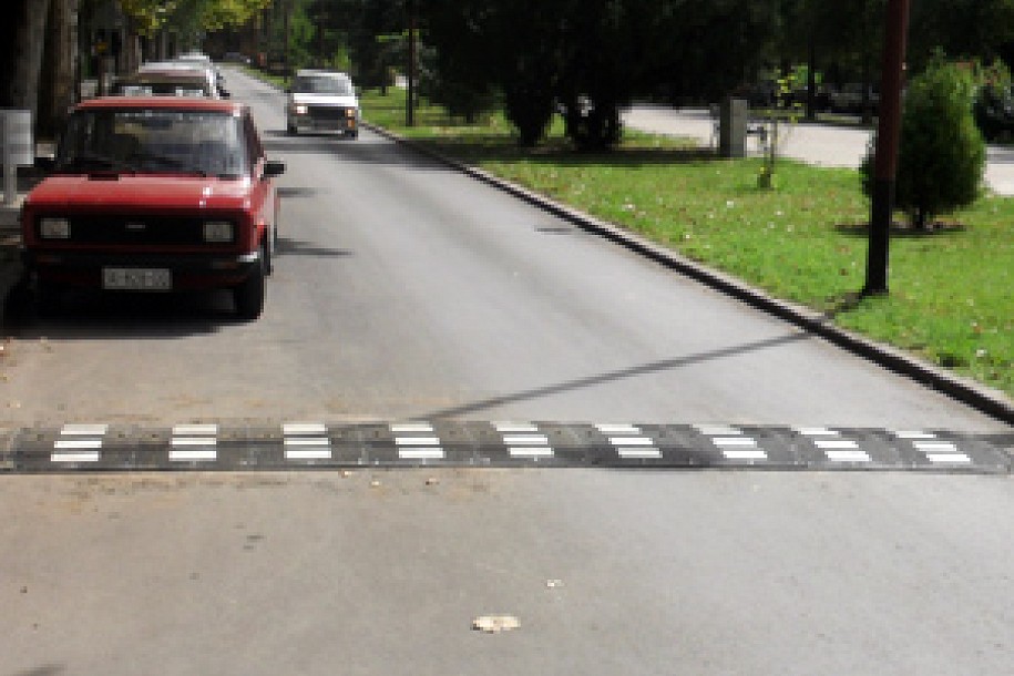 Vraćeni ležeći policajci na Radijalcu i uklonjeni mobilni toaleti