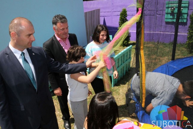 Poklon Gradskom udruženju za pomoć osobama sa autizmom