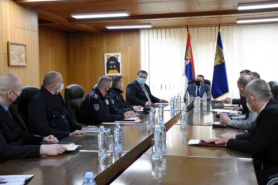 Ministar policije posetio Suboticu i razgovarao sa načelnicima odeljenja