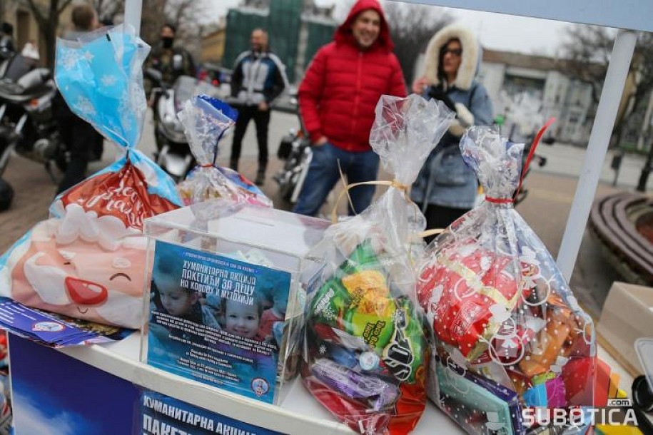 Sutra prikupljanje slatkiša za decu sa Kosmeta