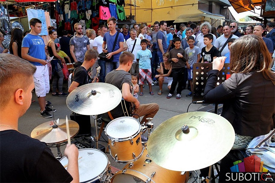 Koncert „Džezva benda” na Buvljaku