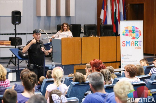 Trajno znanje kroz funkcionalno učenje