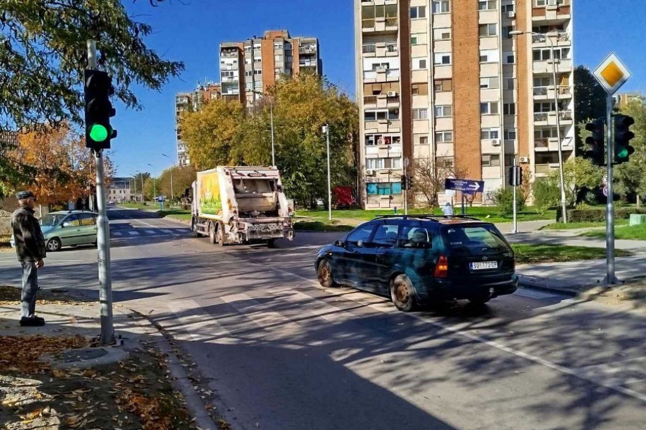 Proradili semafori na raskrsnici Bajnatske, Pazinske i Izvorske