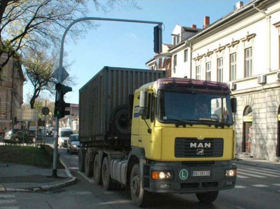 Postavljaju se znakovi zabrane za "teške" kamione