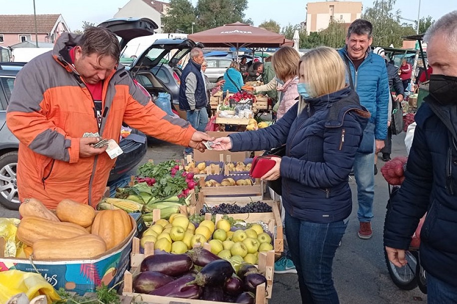 Jubilarni 20. "Vašar zimnice" na Kvantašu okupio veliki broj prodavaca i kupaca