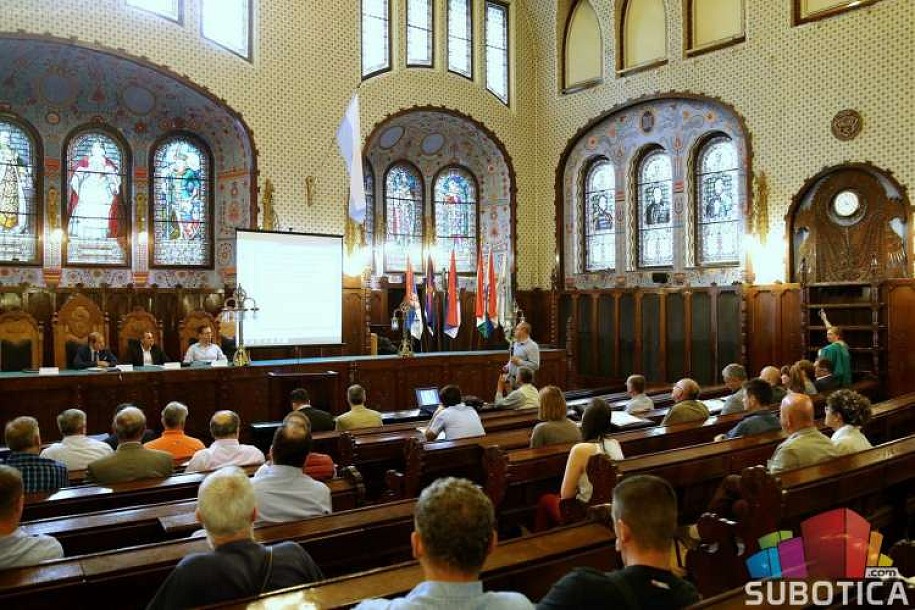 Održan okrugli sto na temu smanjenja poreza i doprinosa