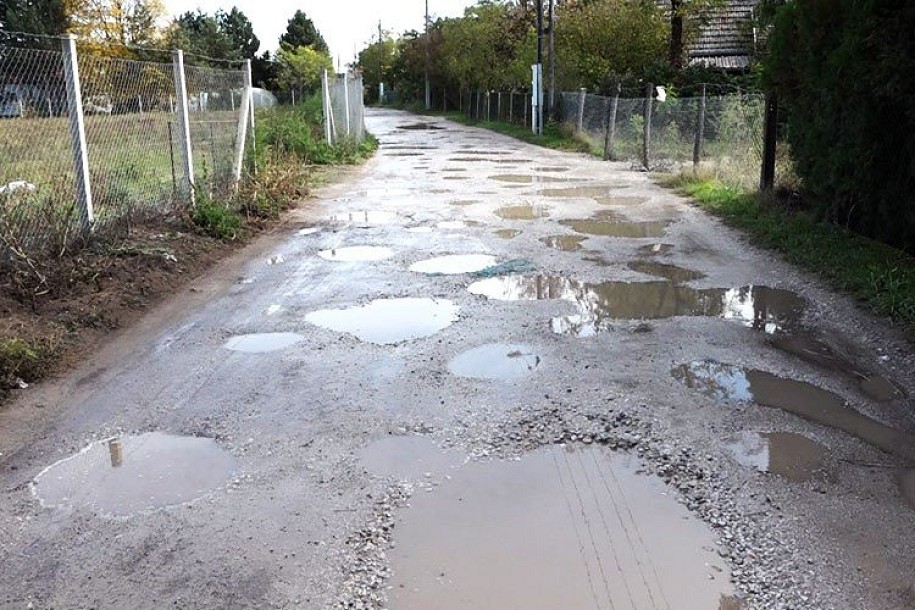 Meštani Paunove ulice traže rešenje za neprohodan put
