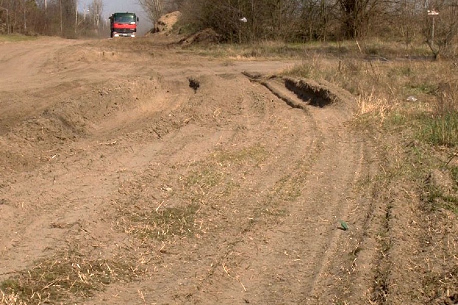 Stanovnici Čordaškog puta muku muče sa teškim kamionima