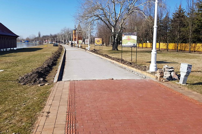 Nastavljeni radovi na uređenju šetališta pored Palićkog jezera