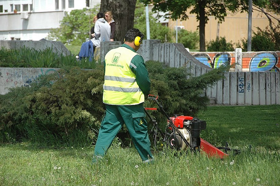 Košenje javnih površina teče po planu