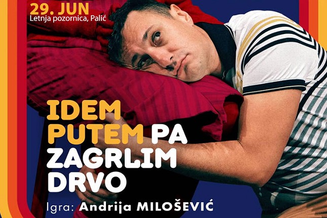 Andrija Milošević u urnebesnoj komediji "Idem putem pa zagrlim drvo" 29. juna na Letnjoj pozornici