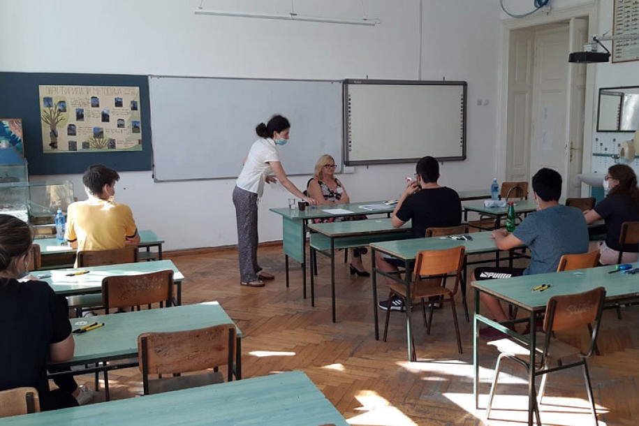 Testom iz maternjeg jezika počelo polaganje male mature