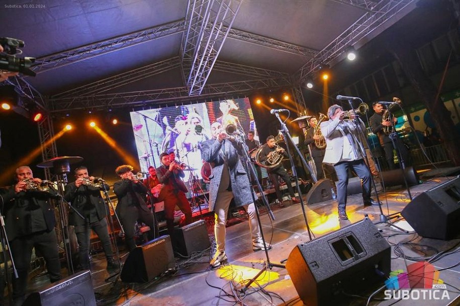 Više hiljada Subotičana Novu godinu dočekalo na trgu