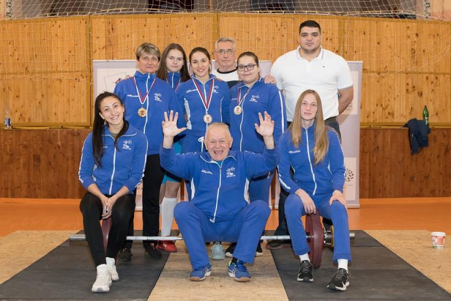 Dizanje tegova: Seniorke i veteranke Spartaka uspešne na Prvenstvu Srbije